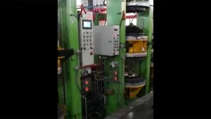 Presse hydraulique de vulcanisation pour pneus de moto