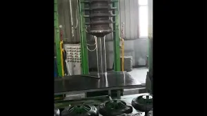Presse de vulcanisation pour pneus pluie