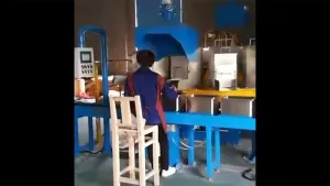 Système semi-automatique de pesage de petits produits chimiques