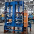 Presse de vulcanisation de pneus hydraulique