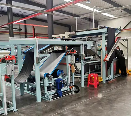 Machine de confection de ressorts pneumatiques à lobe roulant