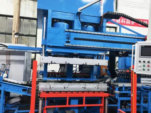Machine de préconfection en caoutchouc