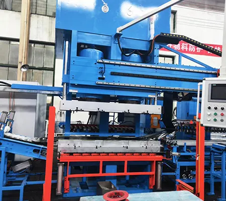 Machine de préconfection en caoutchouc