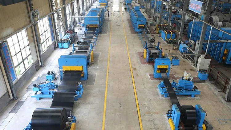 Ligne de vulcanisation pour bandes transporteuses à câbles d'acier